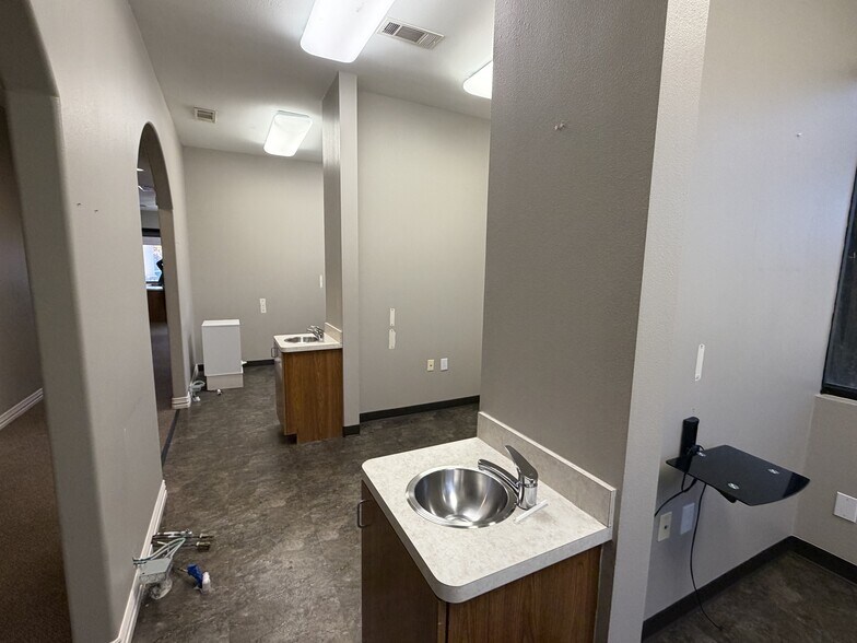 More Photos Of 1716 Chadwick Ct, Hurst Medical For Sale