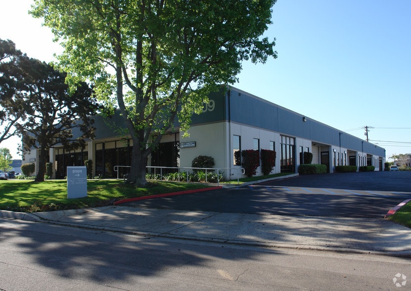 More Photos Of 8909-8911 Complex Dr, San Diego Light Manufacturing For Sale