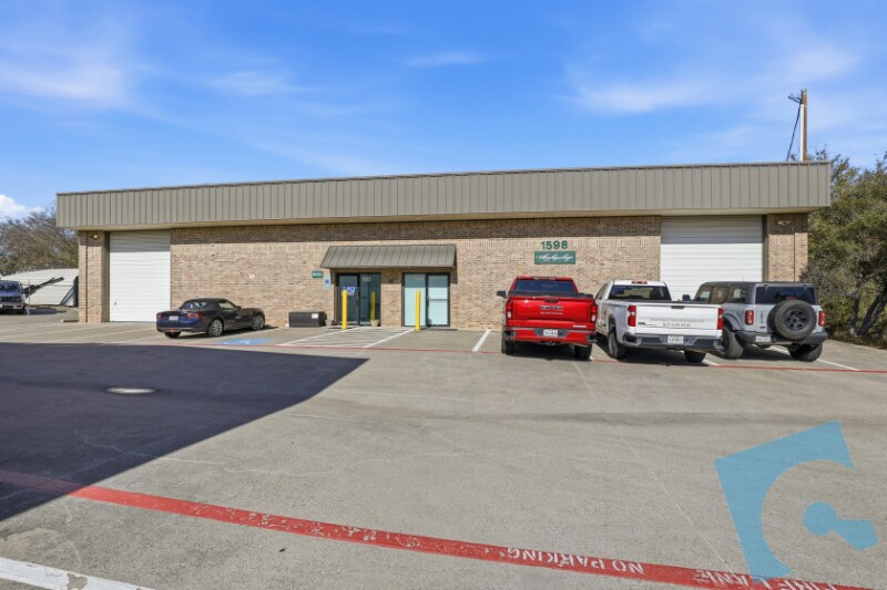 More Photos Of 1594-1598 Hart Ct, Southlake Light Manufacturing For Sale