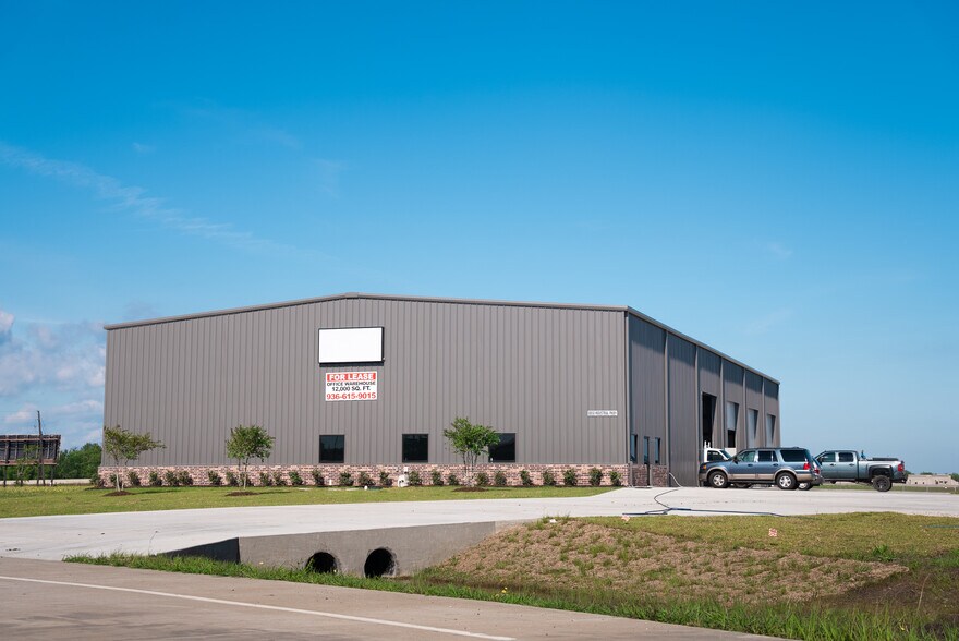 More Photos Of 8850 Industrial Pky, Beaumont Warehouse For Lease