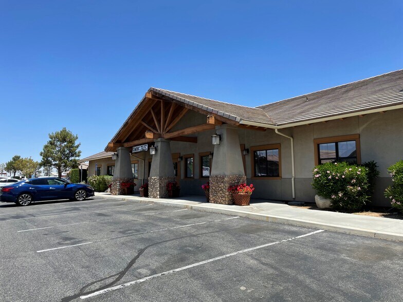 More Photos Of 853 Auto Center Dr, Palmdale Unknown For Lease