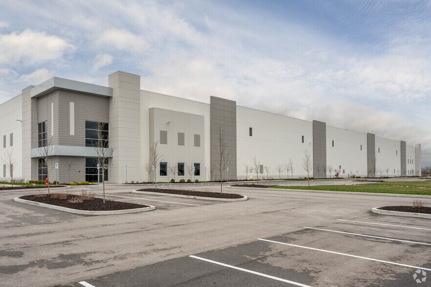 More Photos Of 5670 Aurora Way, McCordsville Warehouse For Sale