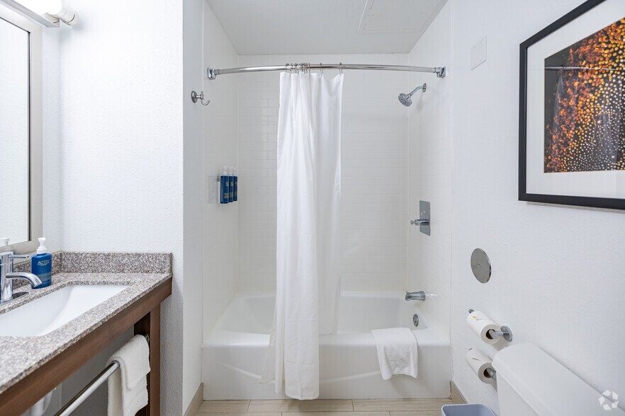 More Photos Of 5311 S Howell Ave, Milwaukee Hotel For Sale