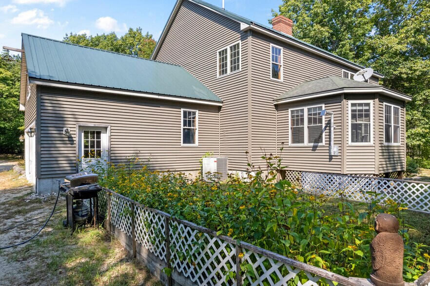 More Photos Of 41 Hobbs Rd, West Newfield Specialty For Sale