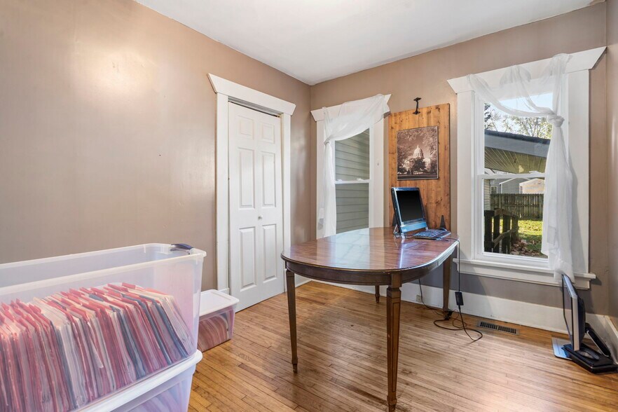 More Photos Of 1658 Saint Louis St, Springfield Office For Lease