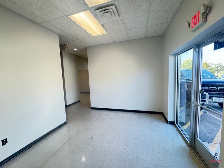 More Photos Of 4811 Quarry Run, San Antonio Light Distribution For Lease