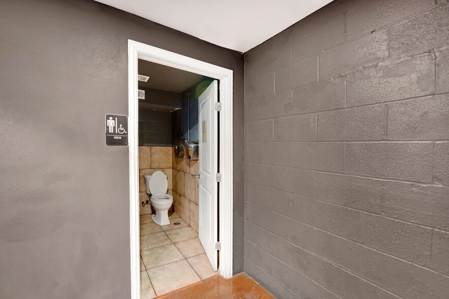 More Photos Of 4219 Culebra Rd, San Antonio Flex For Sale