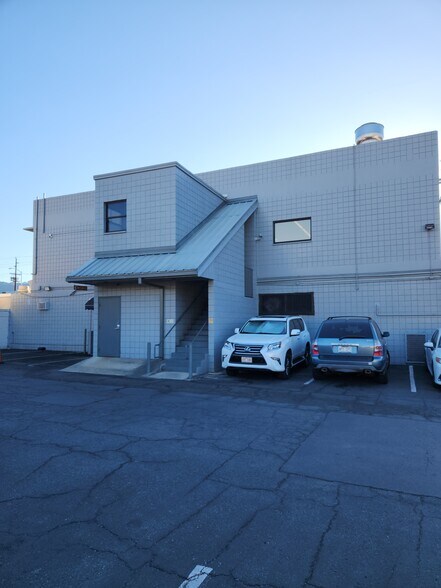 More Photos Of 930 McCully St, Honolulu Storefront Retail Office For Lease