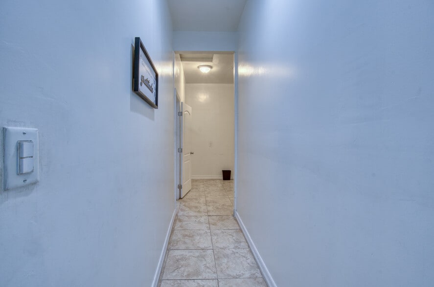 More Photos Of 11123 S Western Ave, Los Angeles Office For Sale