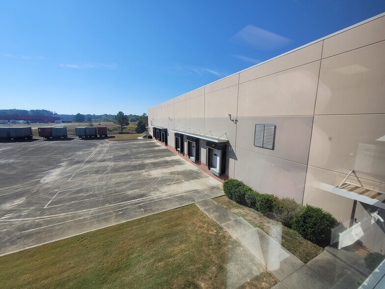 More Photos Of 241 Commercial Park Cir, Calera Distribution For Lease
