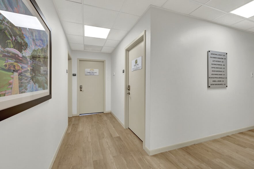 More Photos Of 123 N Seguin Ave, New Braunfels Office For Lease