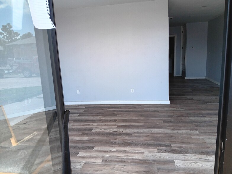 More Photos Of 4201-4205 N Macarthur Blvd, Oklahoma City Freestanding For Lease