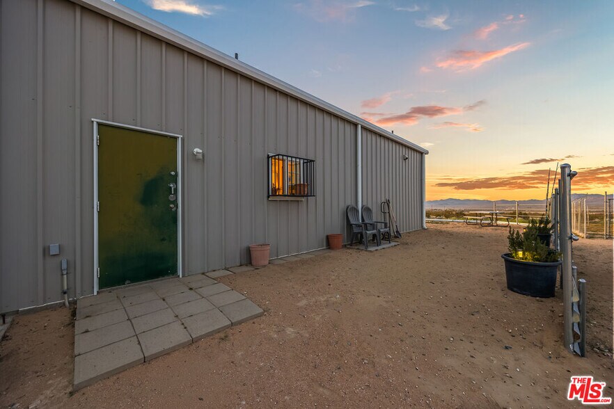 More Photos Of 9025 Camp Rock Rd, Lucerne Valley Veterinarian Kennel For Sale