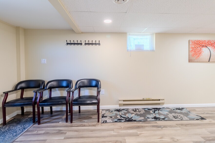 More Photos Of 990 Greensburg Pike, East Pittsburgh Office For Lease