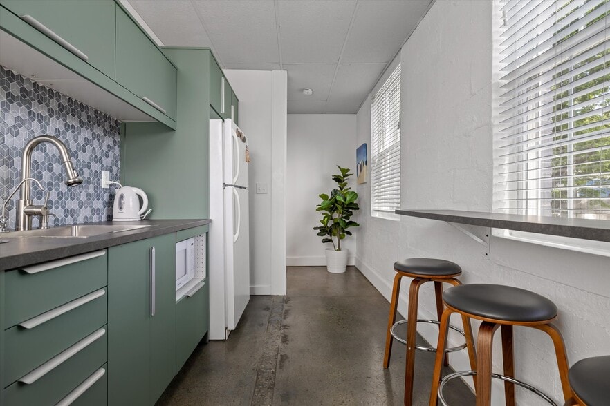 More Photos Of 525 Cherokee Blvd, Chattanooga Office For Lease