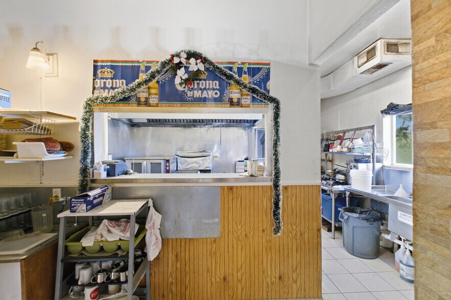 More Photos Of 1185 NE Mill St, Waldport Flex For Sale