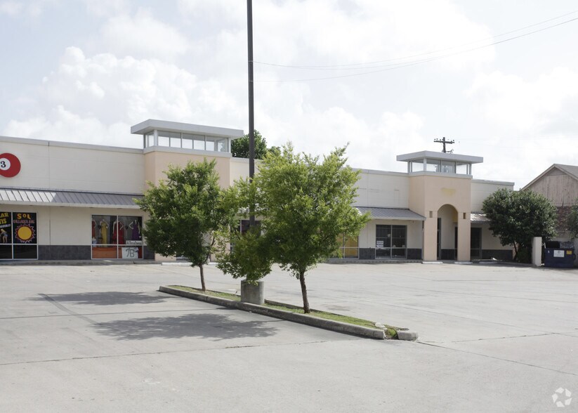 More Photos Of 5920 Bellaire Blvd, Houston Unknown For Lease