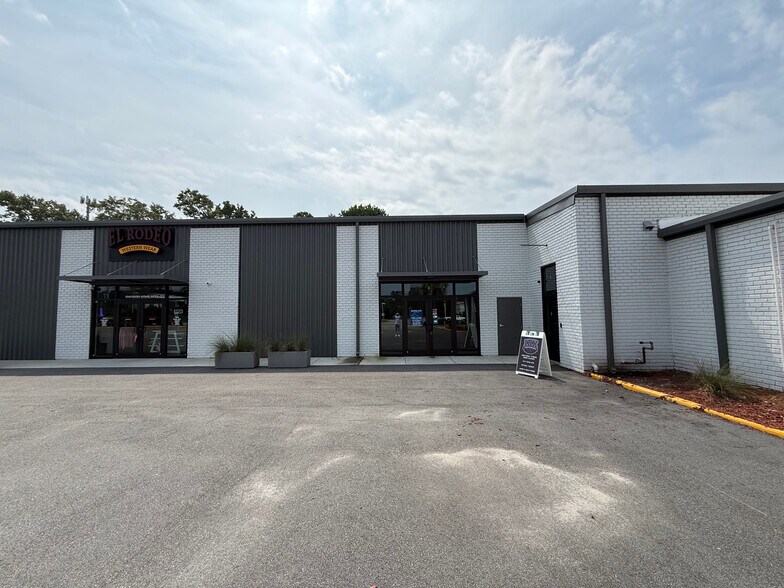 More Photos Of 5660 Rivers Ave, North Charleston Storefront For Lease