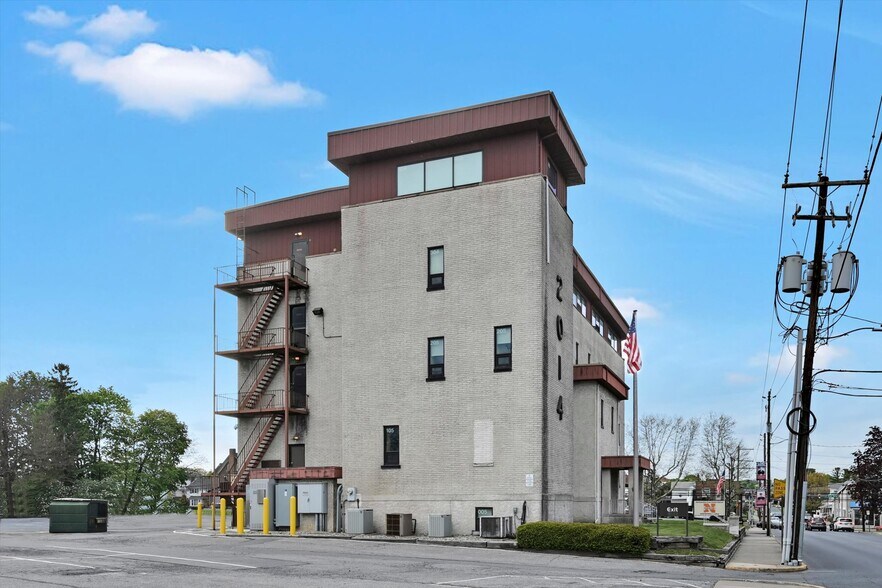 More Photos Of 2014 Laubach Ave, Northampton Office For Sale