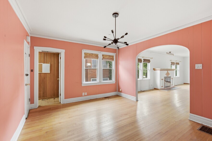 More Photos Of 6240 N Avondale Ave, Chicago Specialty For Sale