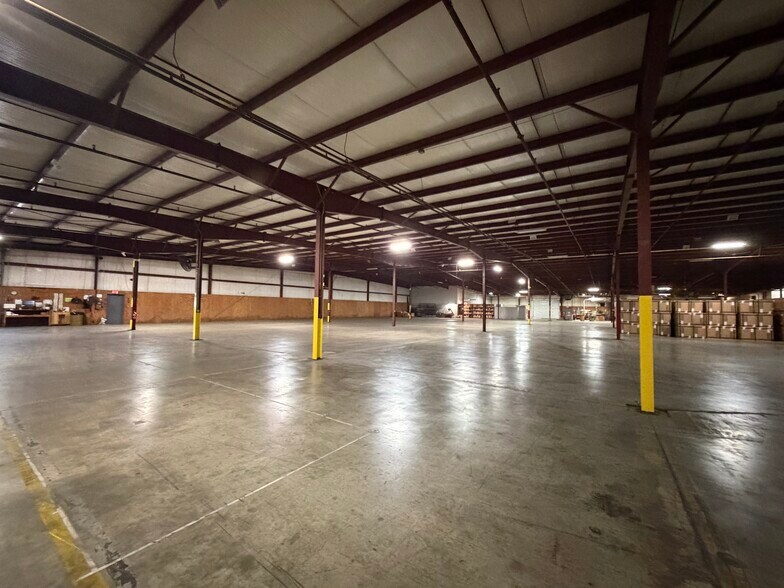More Photos Of 703 N Chestnut St, Huntingburg Distribution For Sale
