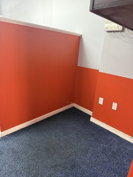 More Photos Of 3717 E Tremont Ave, Bronx Office Residential For Lease