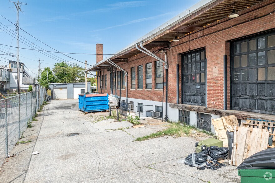 More Photos Of 3021-3027 E Madison St, Baltimore Light Manufacturing For Lease