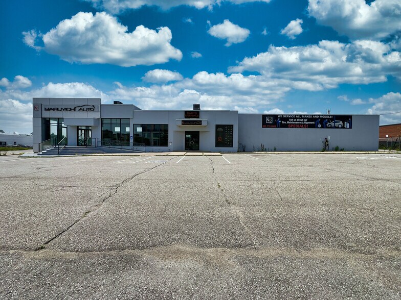 More Photos Of 11262 Yonge St, Richmond Hill Auto Dealership For Lease