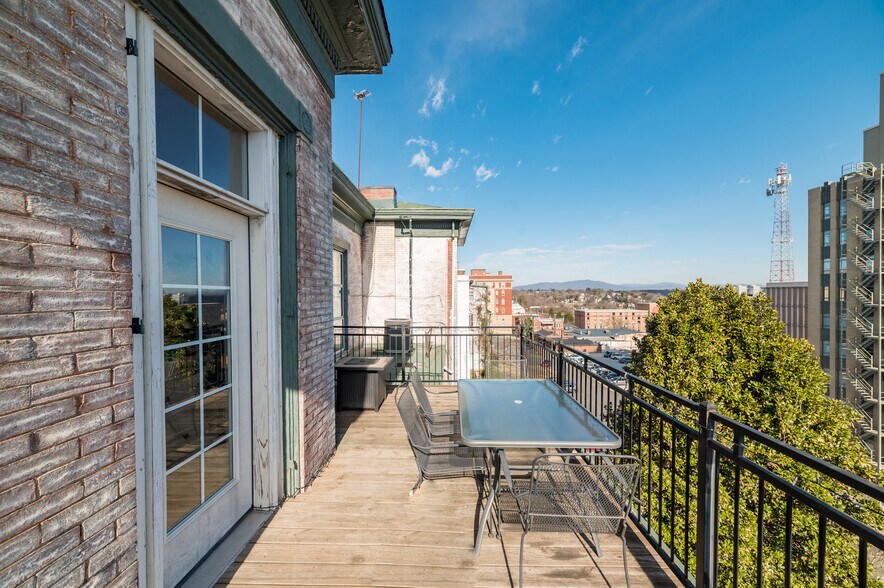 More Photos Of 802 Court St, Lynchburg Specialty For Sale