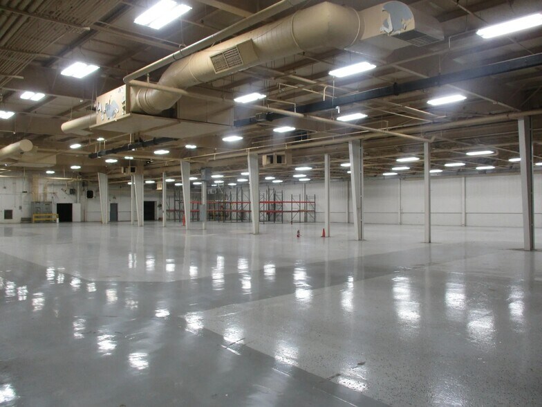 More Photos Of 39 State St, Middleville Manufacturing For Lease