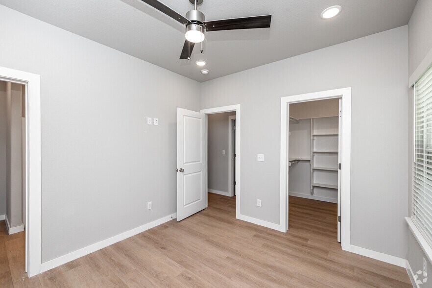 More Photos Of 275 N Hunter St, Farmington Apartments For Sale