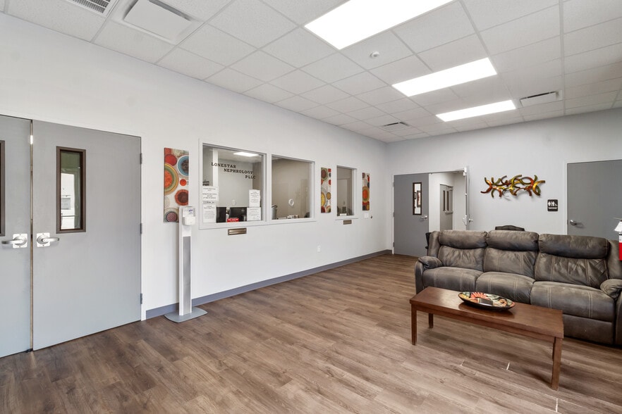 More Photos Of 2304 De Lee St, Bryan Medical For Lease