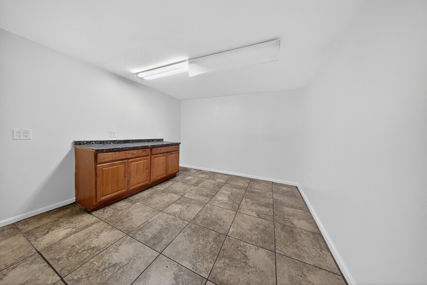 More Photos Of 1433-1437 W El Segundo Blvd, Compton Warehouse For Lease