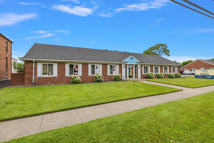 More Photos Of 12415 E 12 Mile Rd, Warren Medical For Lease