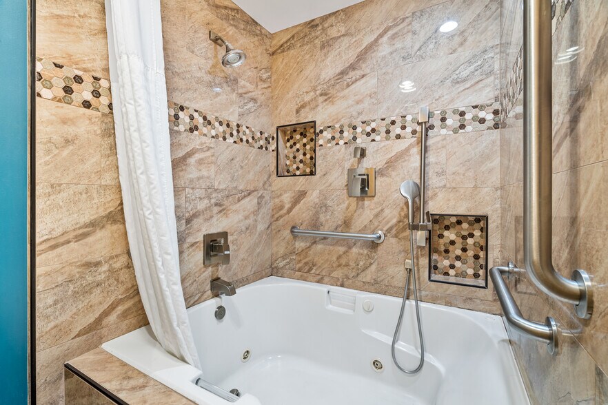 More Photos Of 178 Dry Creek Rd, Healdsburg Hotel For Sale