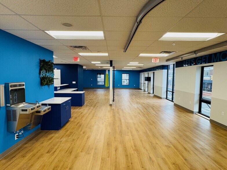 More Photos Of 603 W Broad St, Falls Church Storefront Retail Office For Lease