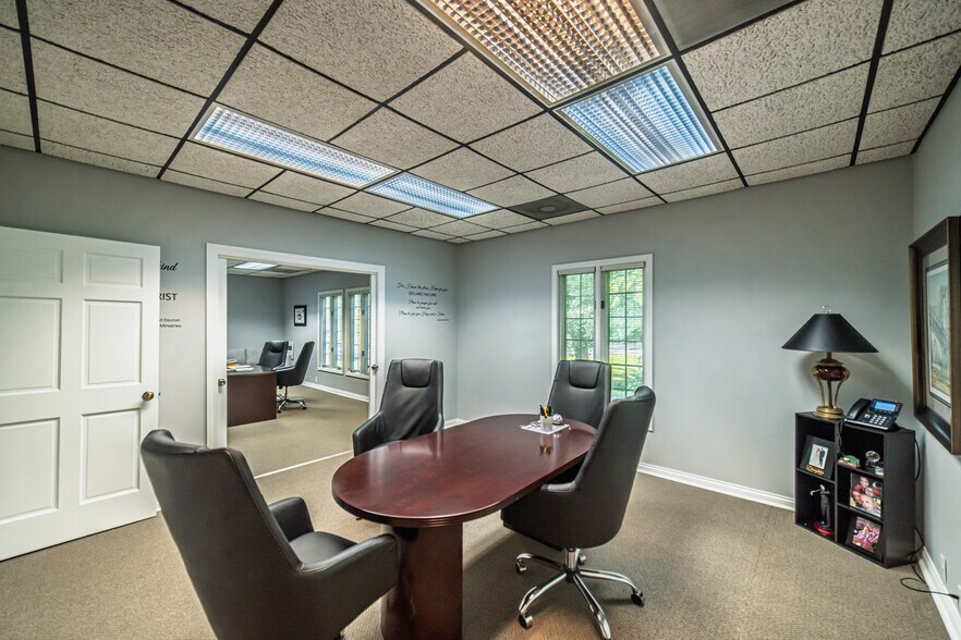 More Photos Of 3140 Parisa Dr, Paducah Office For Sale