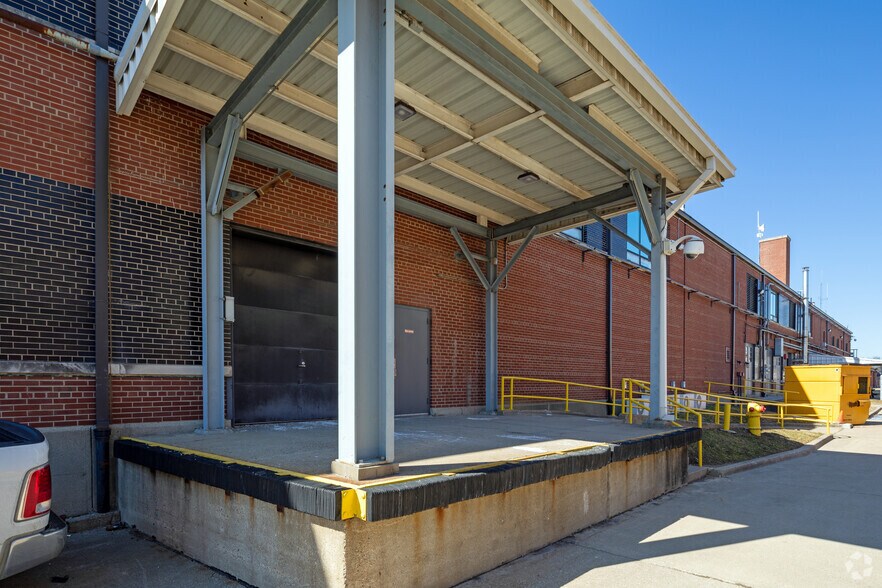 More Photos Of 160 Rochester Dr, Louisville Office For Lease