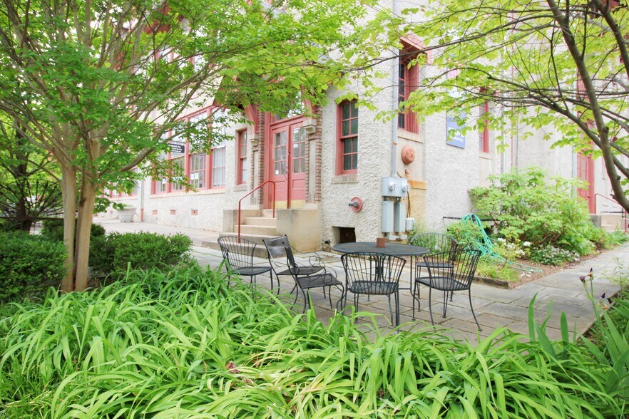 More Photos Of 217-219 W Beverly St, Staunton Storefront Retail Office For Sale