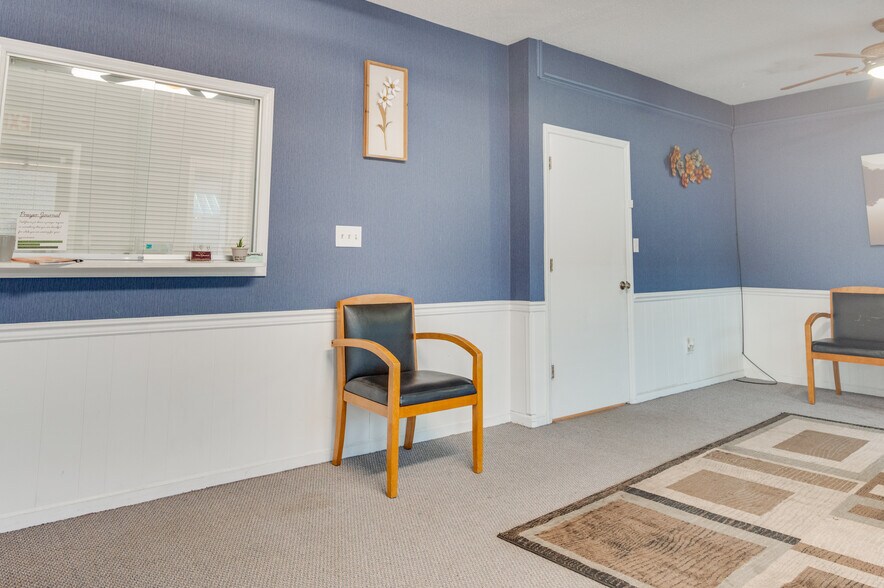 More Photos Of 411 Western Blvd, Jacksonville Office For Sale