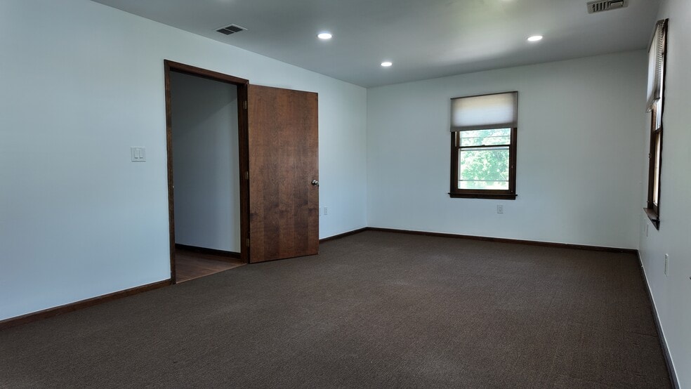 More Photos Of 33 N Main St, Marlboro Office For Lease