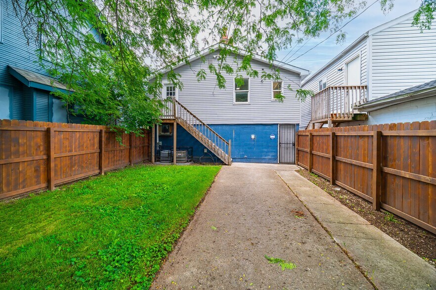 More Photos Of 923 Sullivant Ave, Columbus Storefront Retail Office For Sale