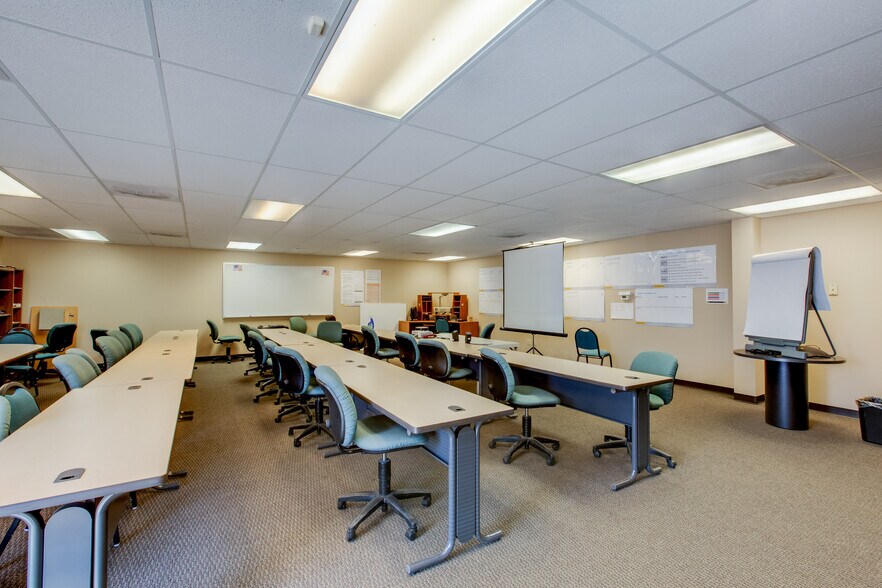 More Photos Of 7399 S Tucson Way, Centennial Flex For Lease