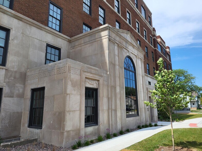 More Photos Of 323 Weston Ave, Aurora Medical For Lease