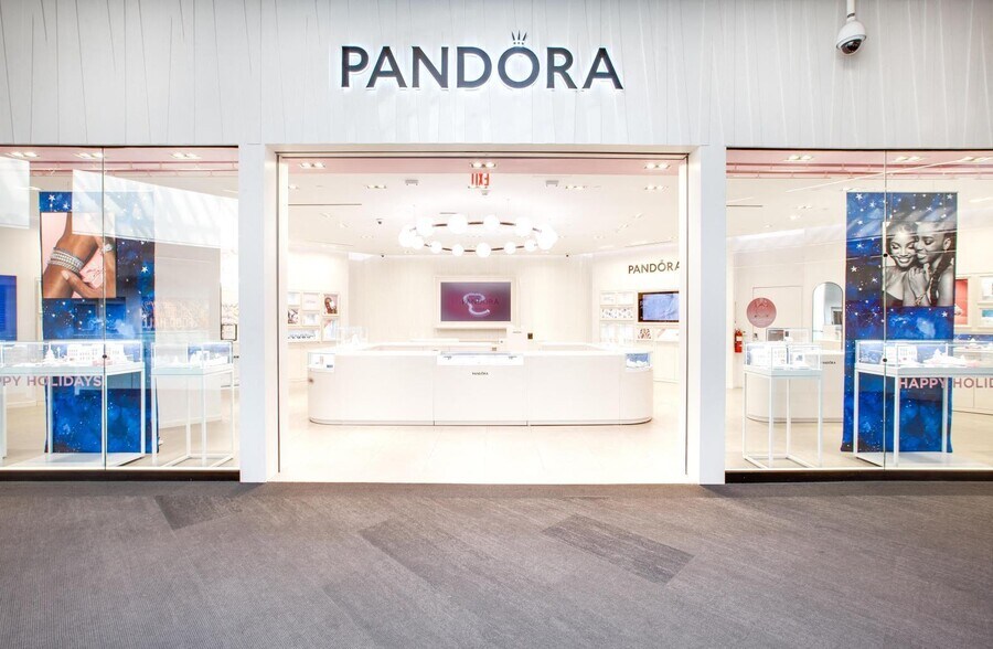 More Photos Of 5060 Montclair Plaza Ln, Montclair Unknown For Lease