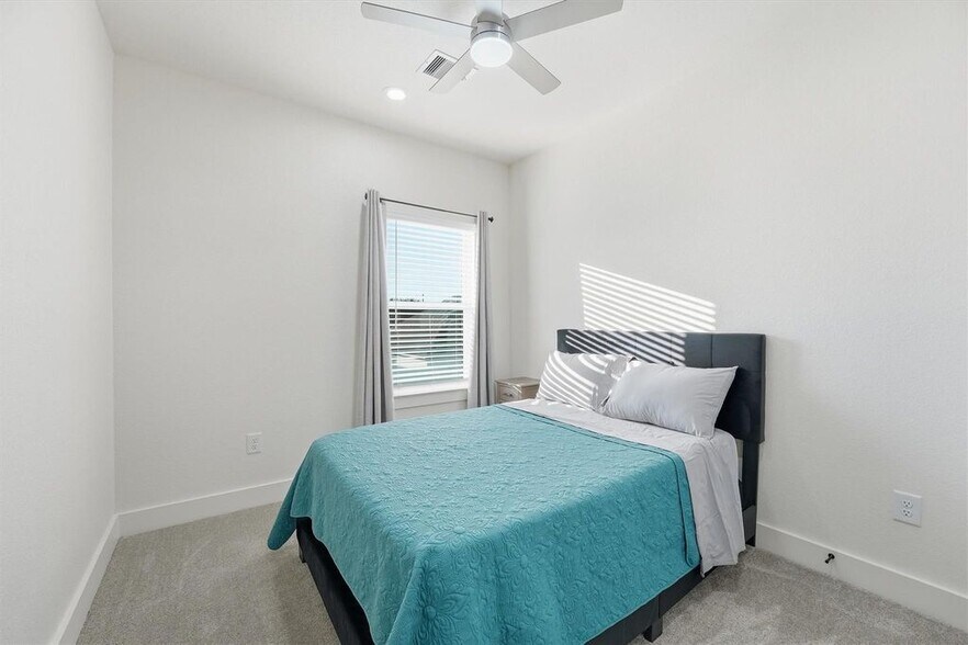 More Photos Of 7908 Brandon St, Houston Multifamily For Sale
