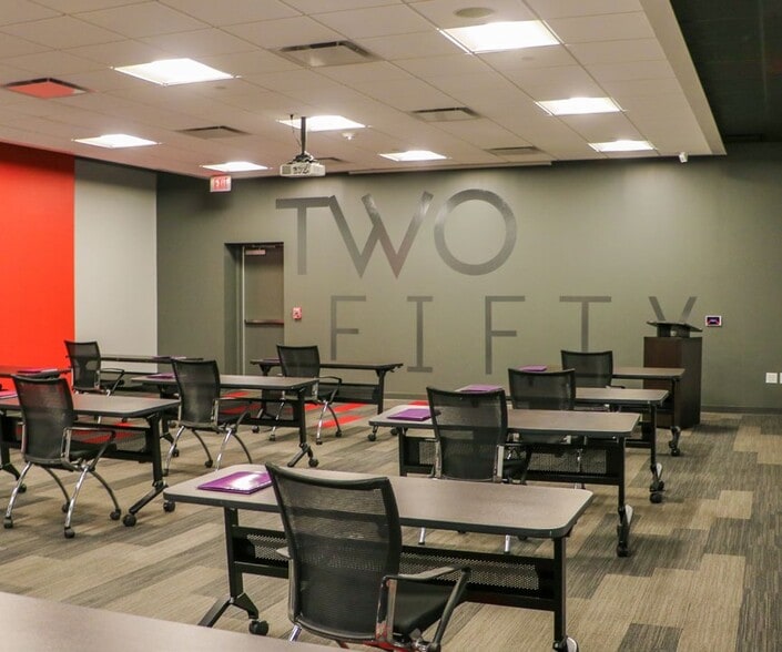 More Photos Of 250 E Wisconsin Ave, Milwaukee Office For Lease