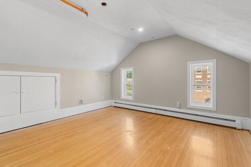 More Photos Of 6 Windsor St, Andover Office For Sale