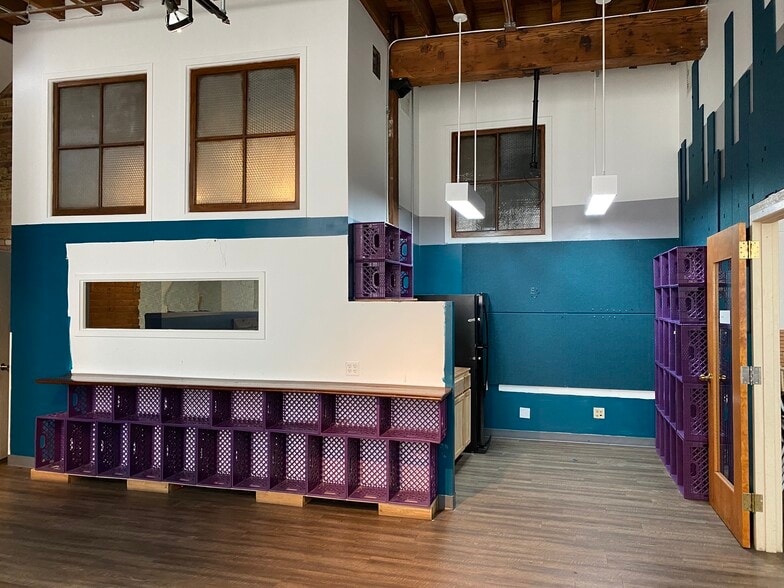 More Photos Of 1535 N Dayton St, Chicago Loft Creative Space For Lease