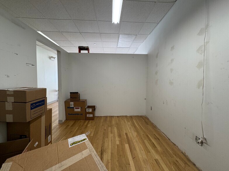 More Photos Of 412 Eighth Ave, New York Loft Creative Space For Lease